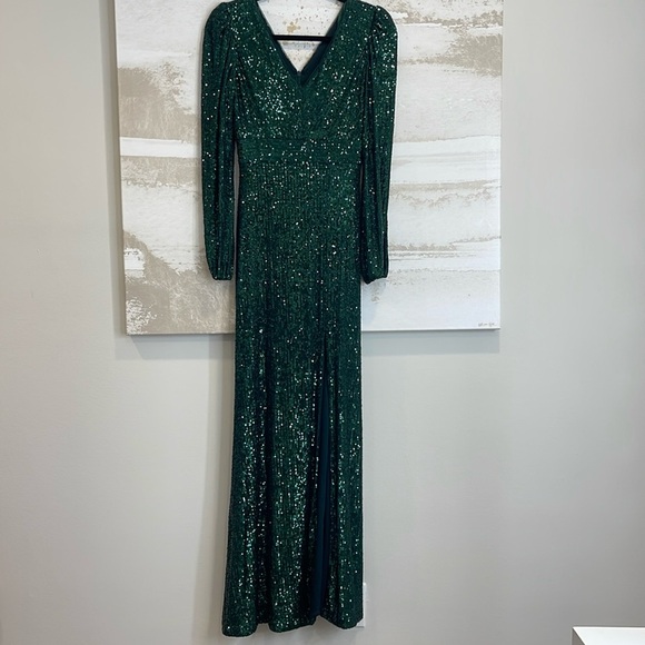 Avery G Long Sleeve Emerald Green Sequin Gown size 2 - Picture 1 of 5